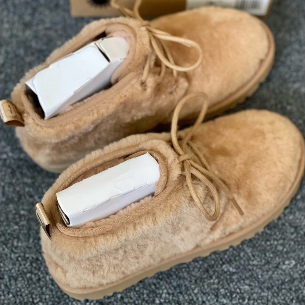 Ugg Neumel Cozy Water Resistant Boot, NWT & Box, Women’s 7 US (38 EU, 5 UK).